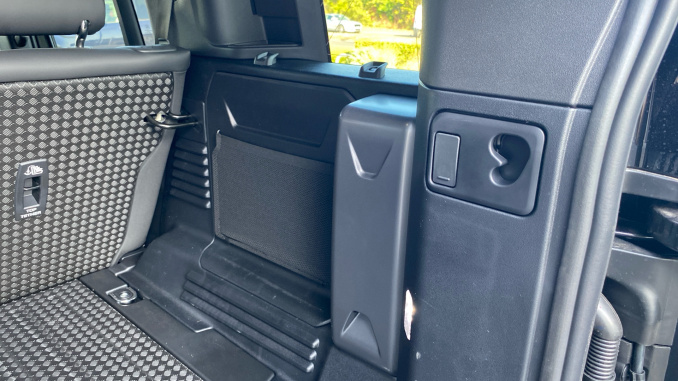 Land Rover Defender 3.0 D250 X-Dynamic SE 110 5dr Auto Diesel Estate - Image 26